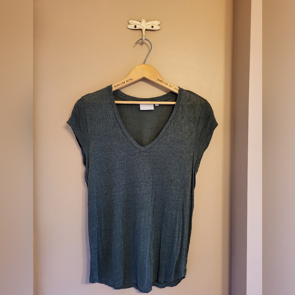 InWear. Linen knit v-neck t-shirt. Moss green. Wm M.